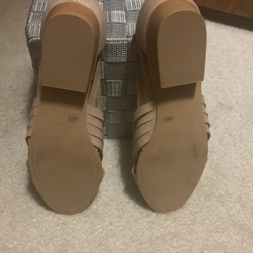 Lucky Brand tan/beige woven sandals, VERY NICE, 6.5 and never worn. 1” heel - Picture 5 of 8
